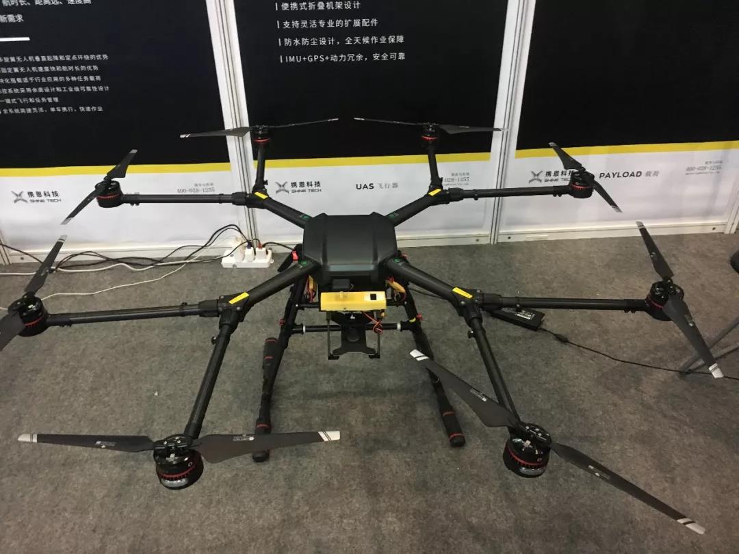 此次展出的wind8多旋翼无人机采用双冗余设计,最大额外载荷达7.
