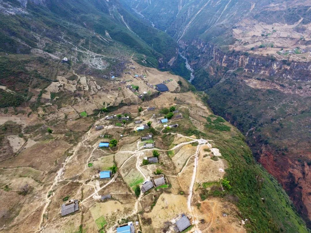 携恩科技"悬崖村"航拍图